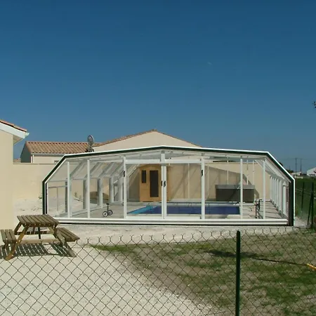 Maison Piscine Couverte 圣乔治德蒂